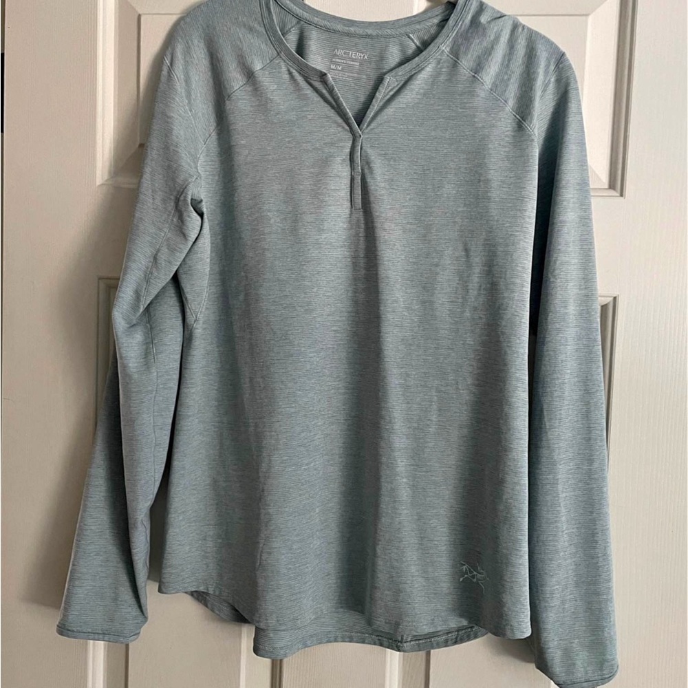 Arc'teryx Women's Light Blue Heather Long Sleeve Top greenish color great cond
